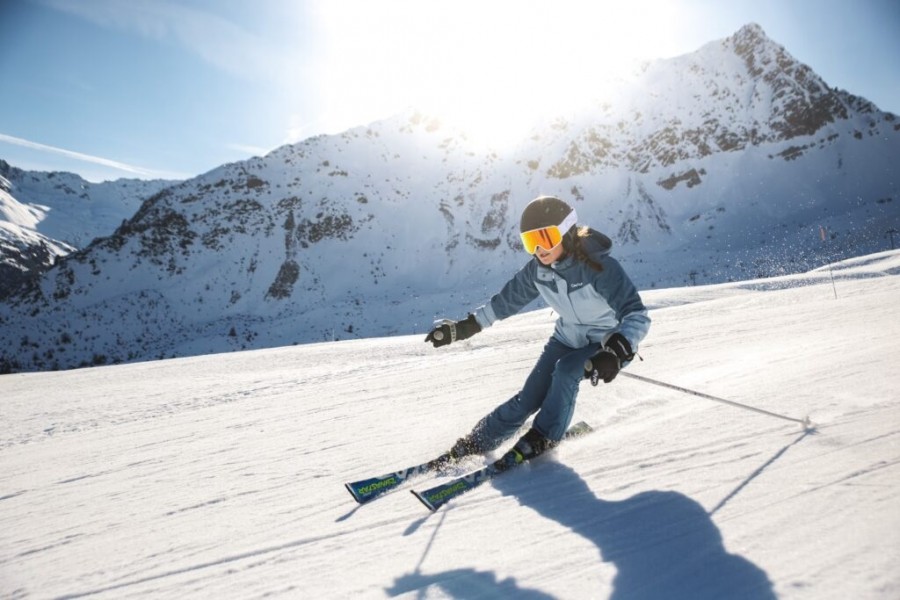 Pourquoi louer des skis en ligne : Les bonnes astuces
